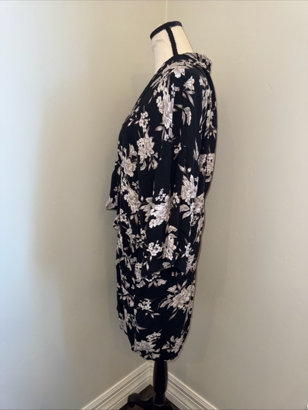 Robe - Picture 6 of 10